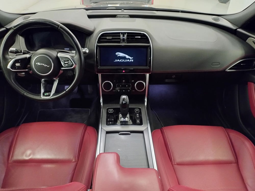 Jaguar XE usata a Cuneo (8)
