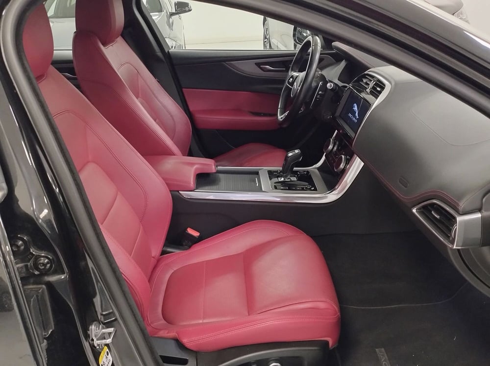 Jaguar XE usata a Cuneo (9)