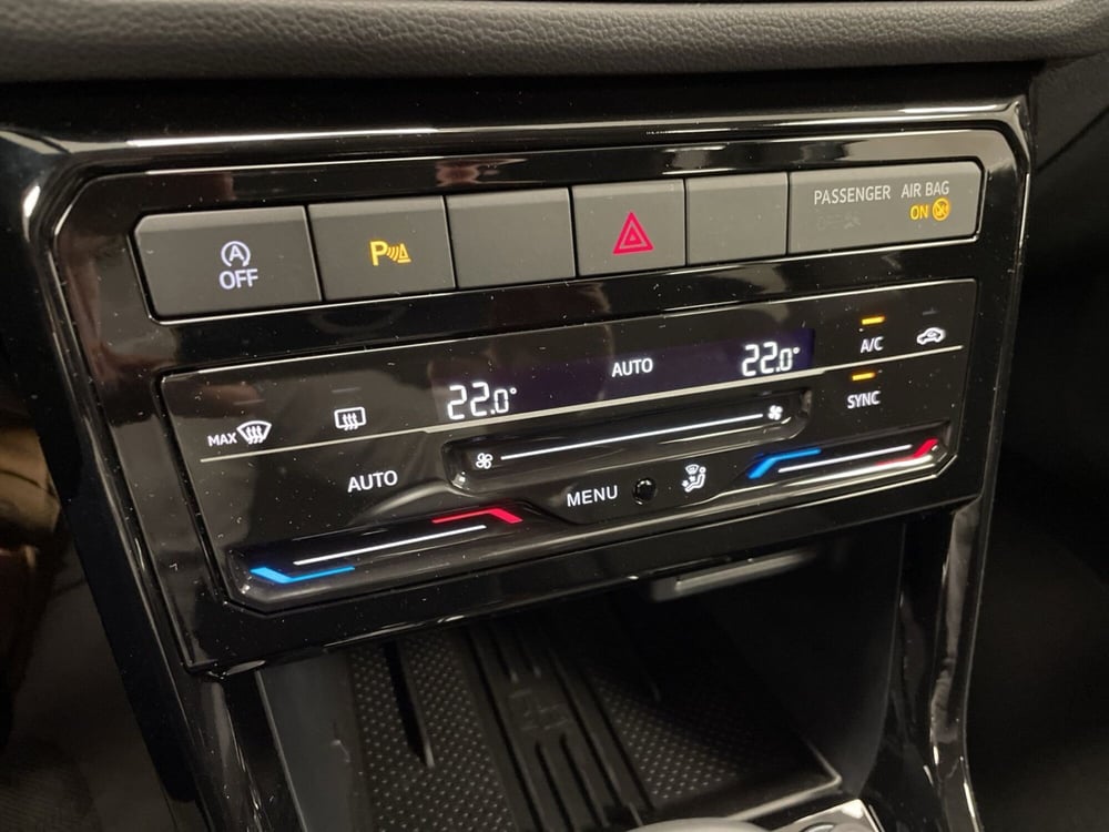 Volkswagen T-Cross nuova a Varese (10)