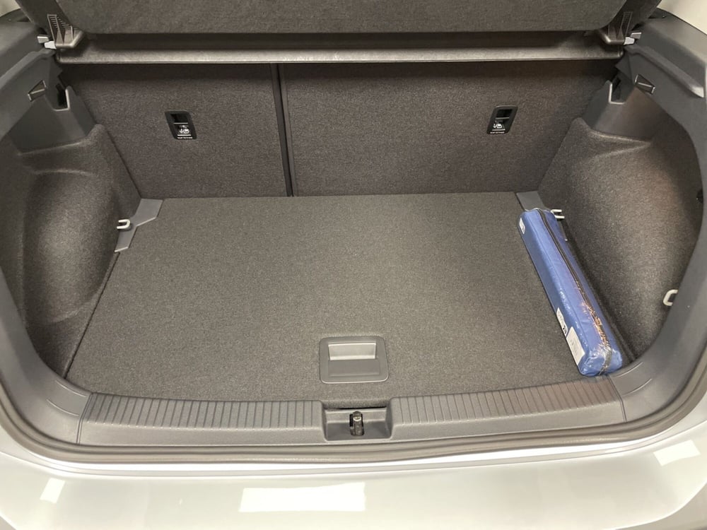 Volkswagen T-Cross nuova a Varese (13)