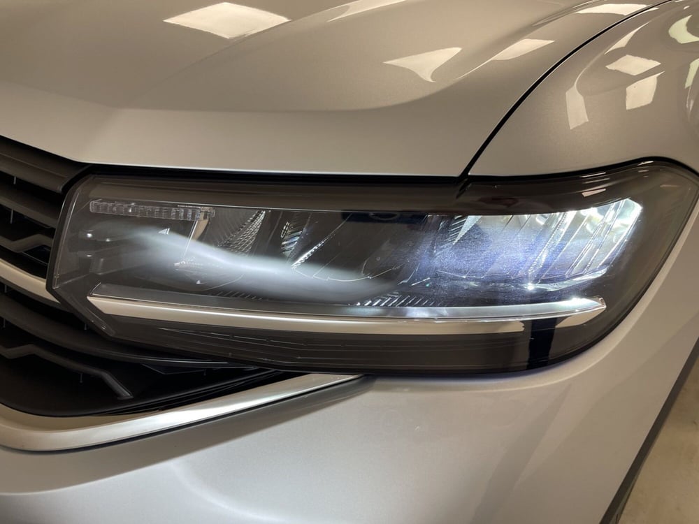 Volkswagen T-Cross nuova a Varese (14)