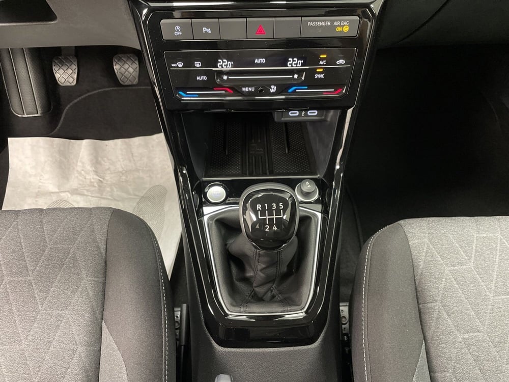 Volkswagen T-Cross nuova a Varese (18)