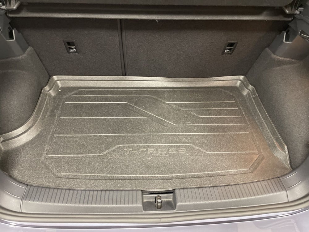 Volkswagen T-Cross usata a Varese (13)