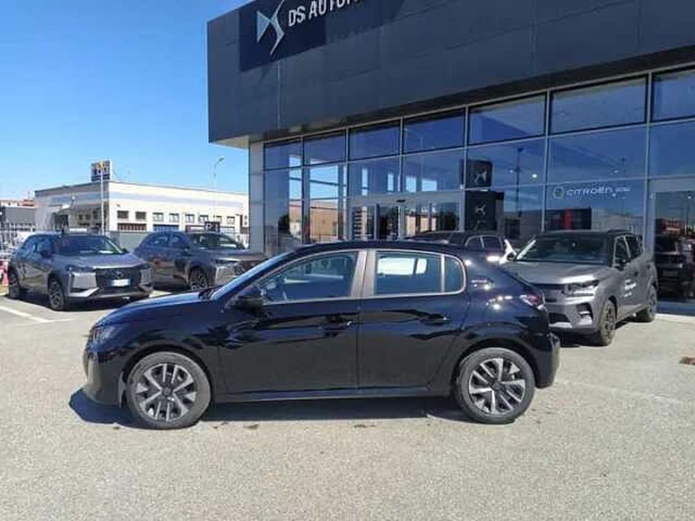 Peugeot 208 nuova a Milano (4)