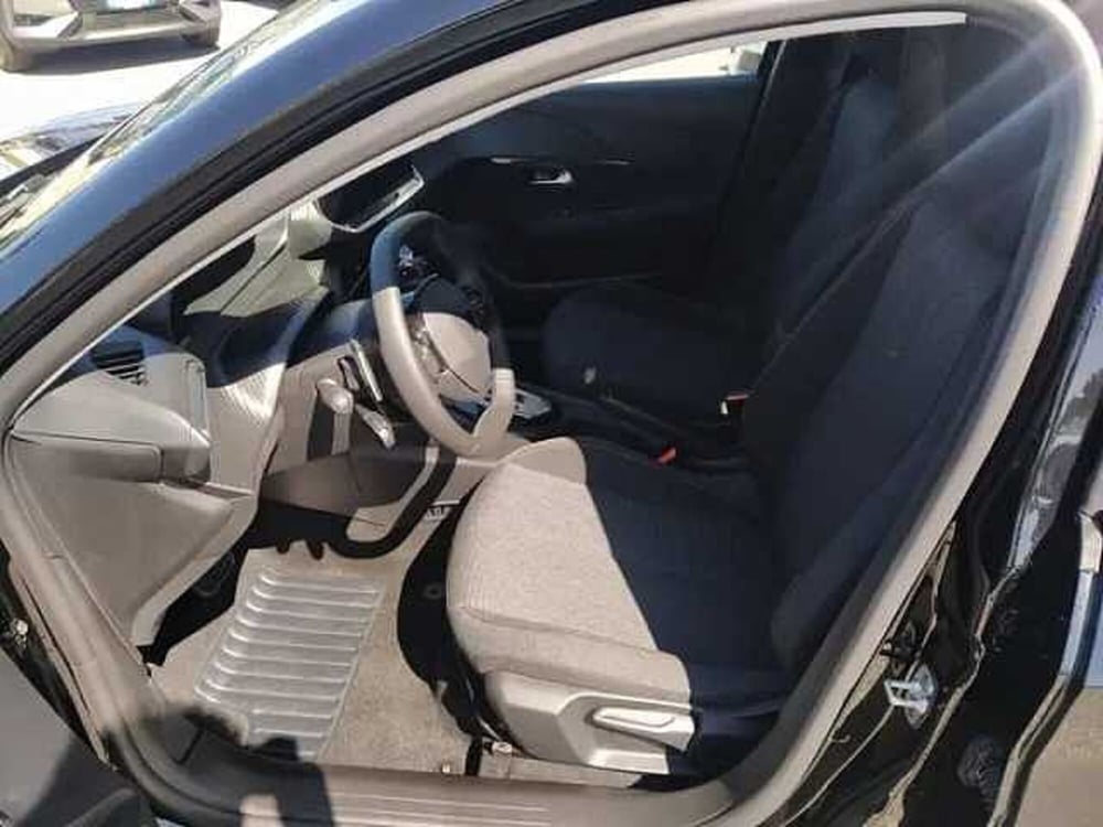 Peugeot 208 nuova a Milano (8)