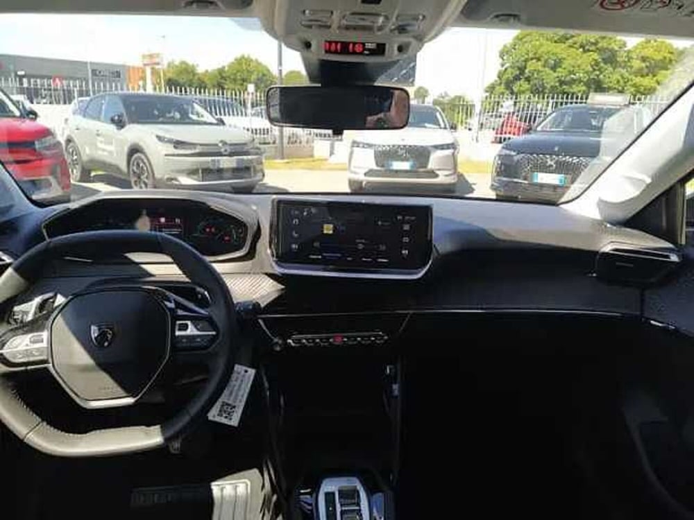 Peugeot 208 nuova a Milano (9)