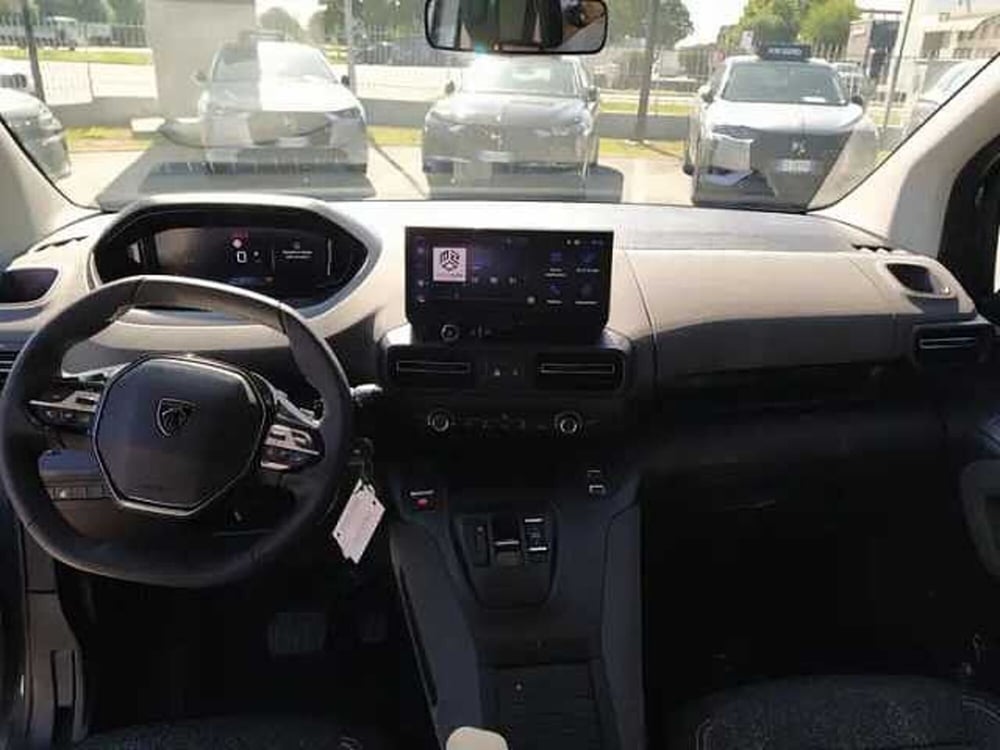 Peugeot Rifter nuova a Milano (9)