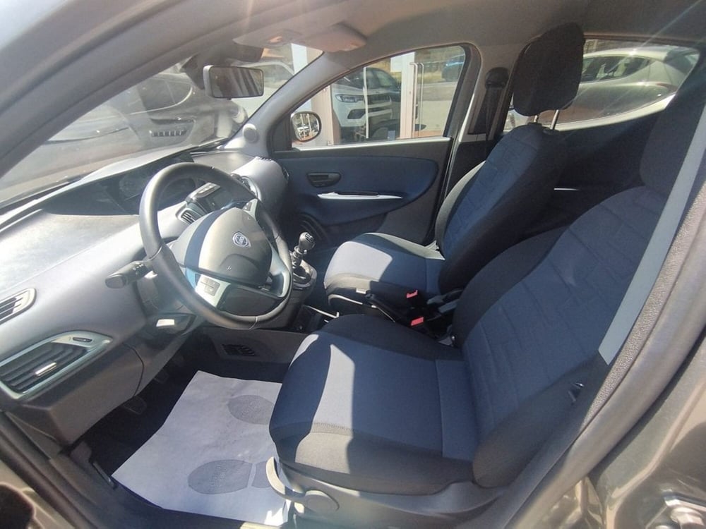 Lancia Ypsilon usata a Arezzo (12)