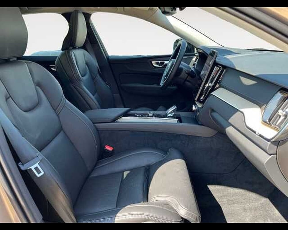 Volvo XC60 nuova a Ravenna (13)