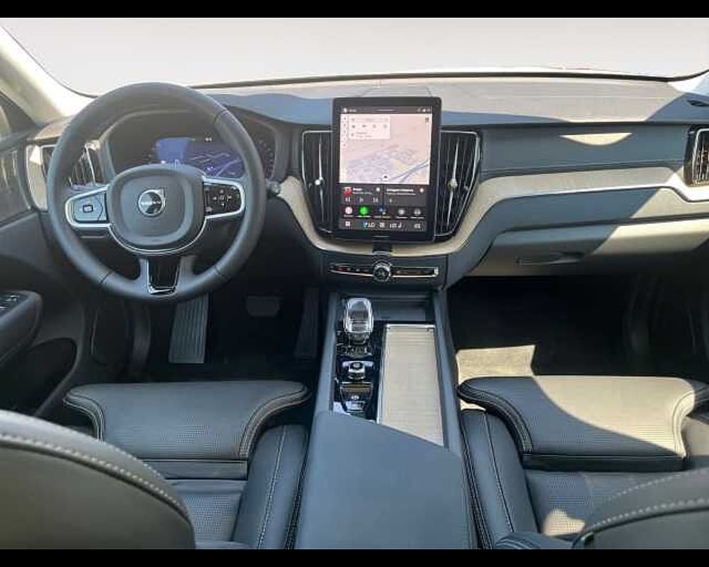 Volvo XC60 nuova a Ravenna (14)