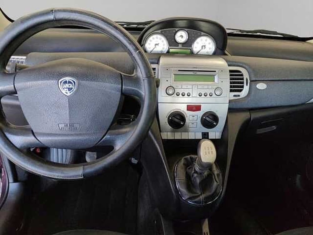 Lancia Ypsilon usata a Vibo Valentia (10)