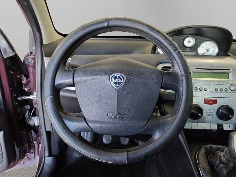 Lancia Ypsilon usata a Vibo Valentia (11)