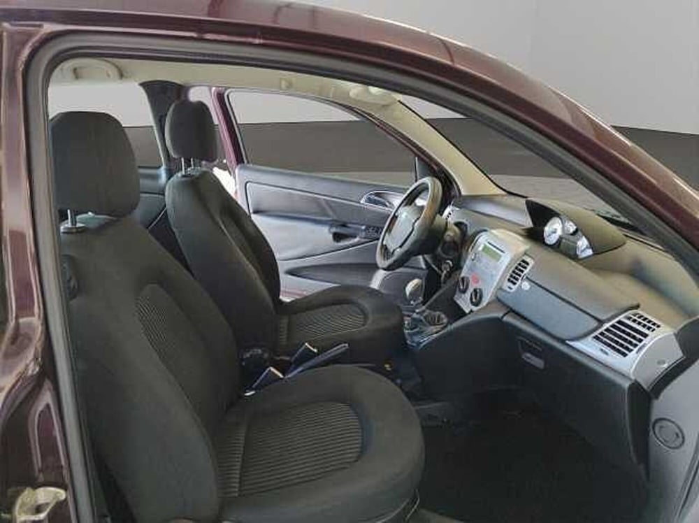 Lancia Ypsilon usata a Vibo Valentia (13)