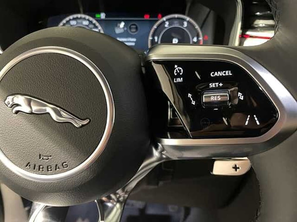 Jaguar F-Pace usata a Ravenna (17)