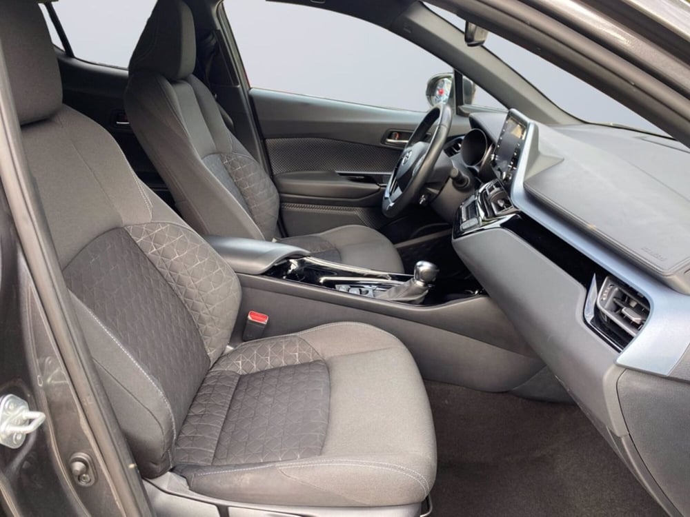 Toyota Toyota C-HR usata a Milano (11)