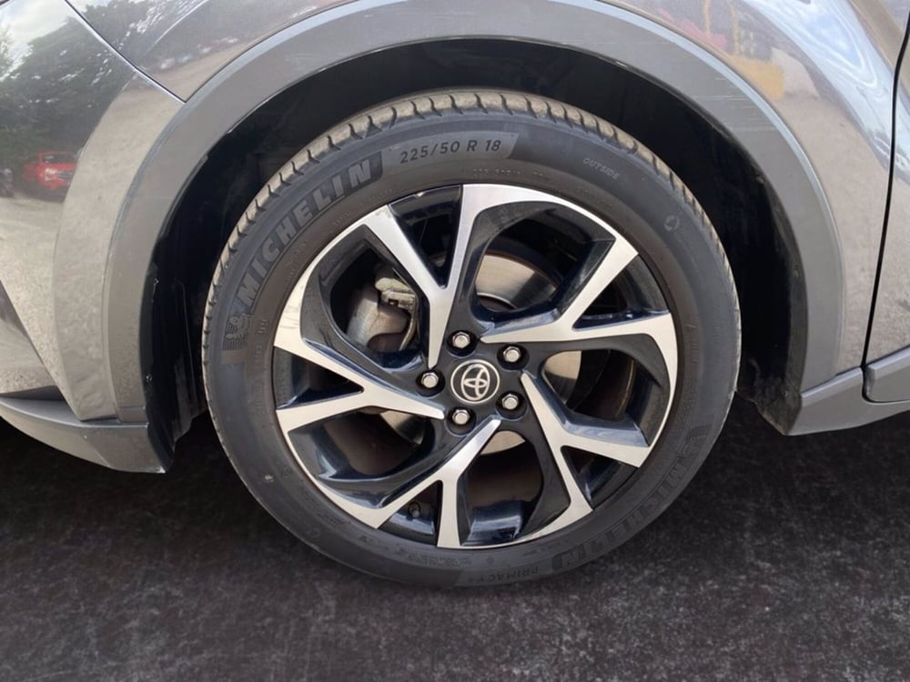 Toyota Toyota C-HR usata a Milano (16)