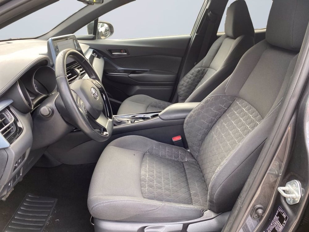 Toyota Toyota C-HR usata a Milano (9)
