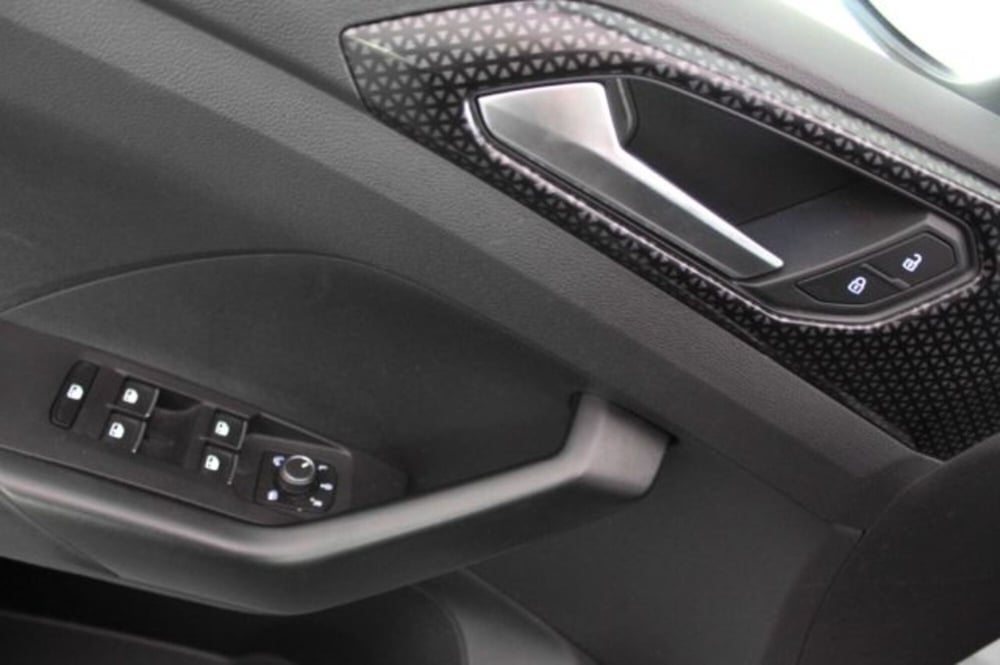 Volkswagen T-Cross usata a Novara (15)