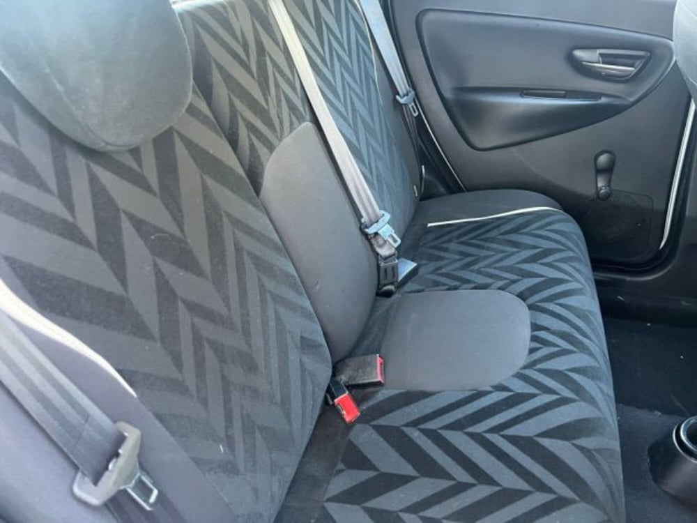 Lancia Ypsilon usata a Lodi (13)