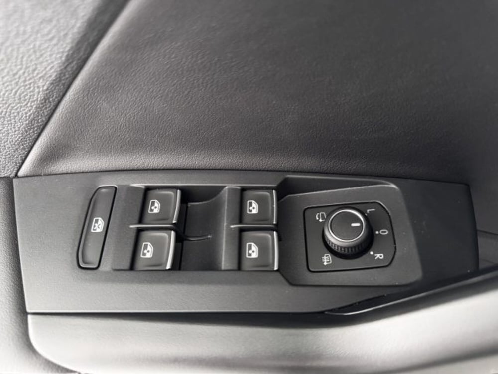 Volkswagen T-Cross nuova a Vicenza (12)