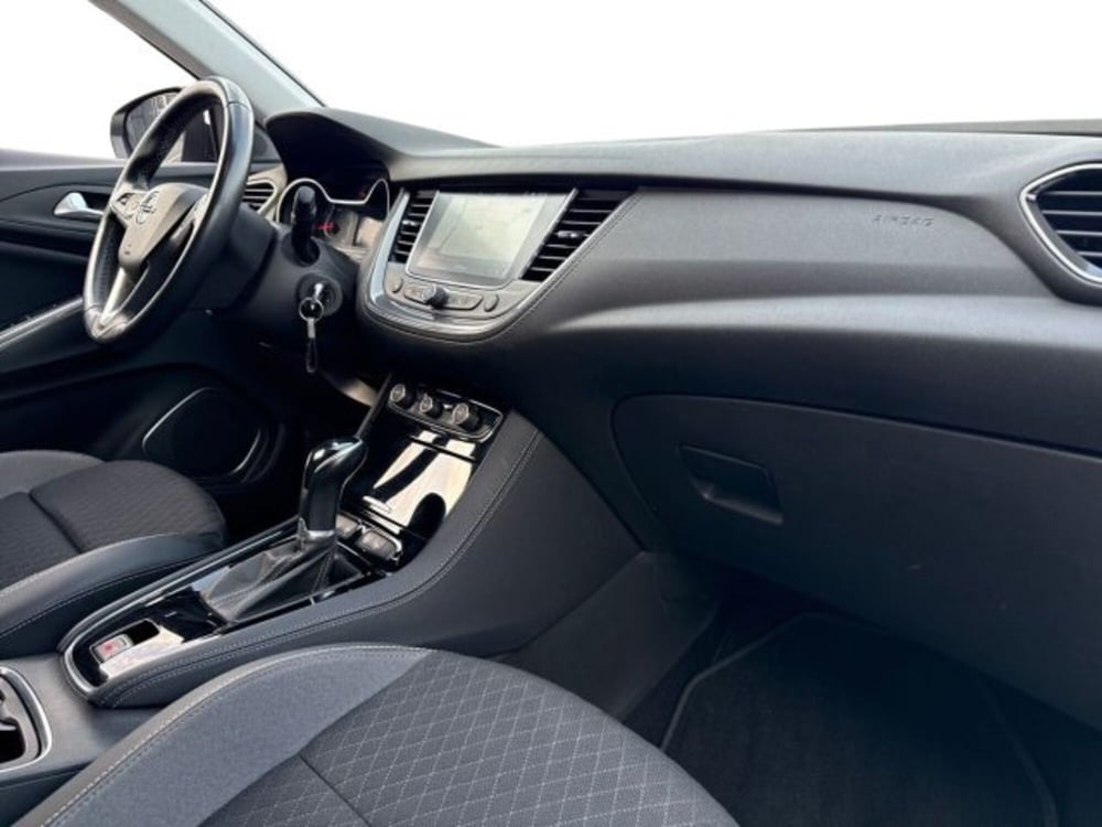 Opel Grandland X usata a Catania (9)