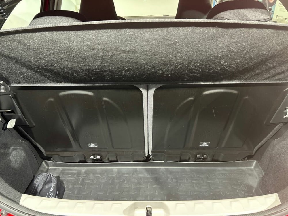 Toyota Aygo usata a Lecco (12)