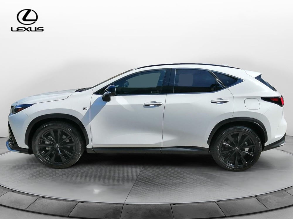 Lexus NX nuova a Como (3)