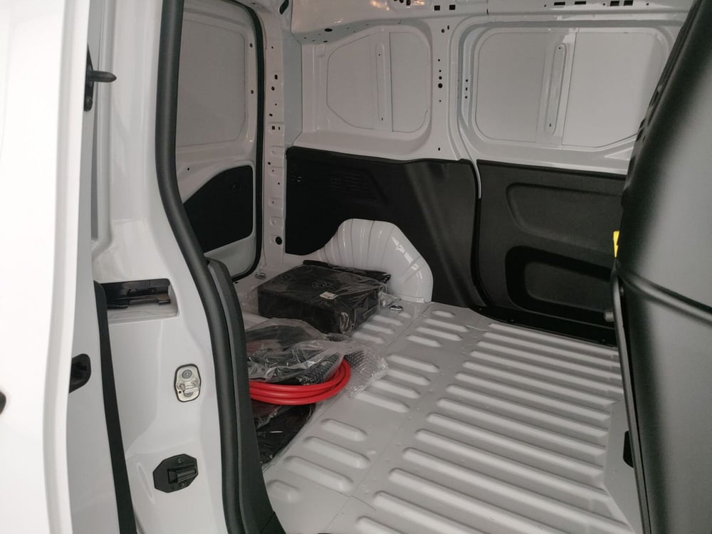 Peugeot e-Partner Furgone nuova a Caserta (11)