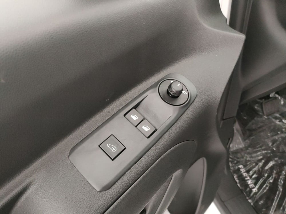 Peugeot e-Partner Furgone nuova a Caserta (16)