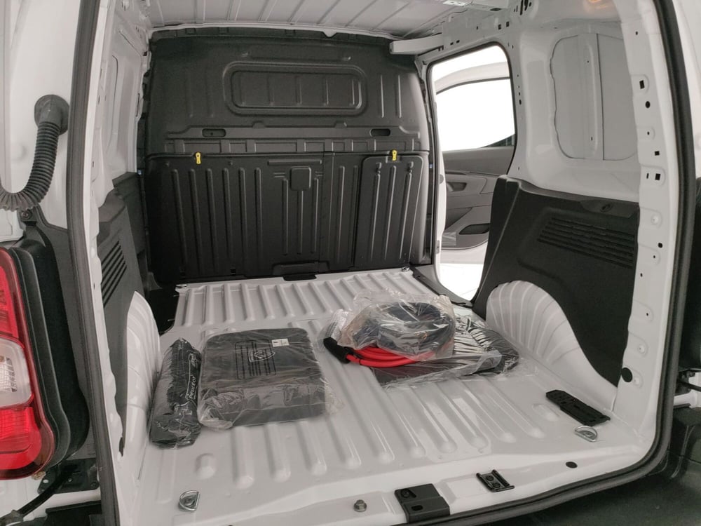 Peugeot e-Partner Furgone nuova a Caserta (9)