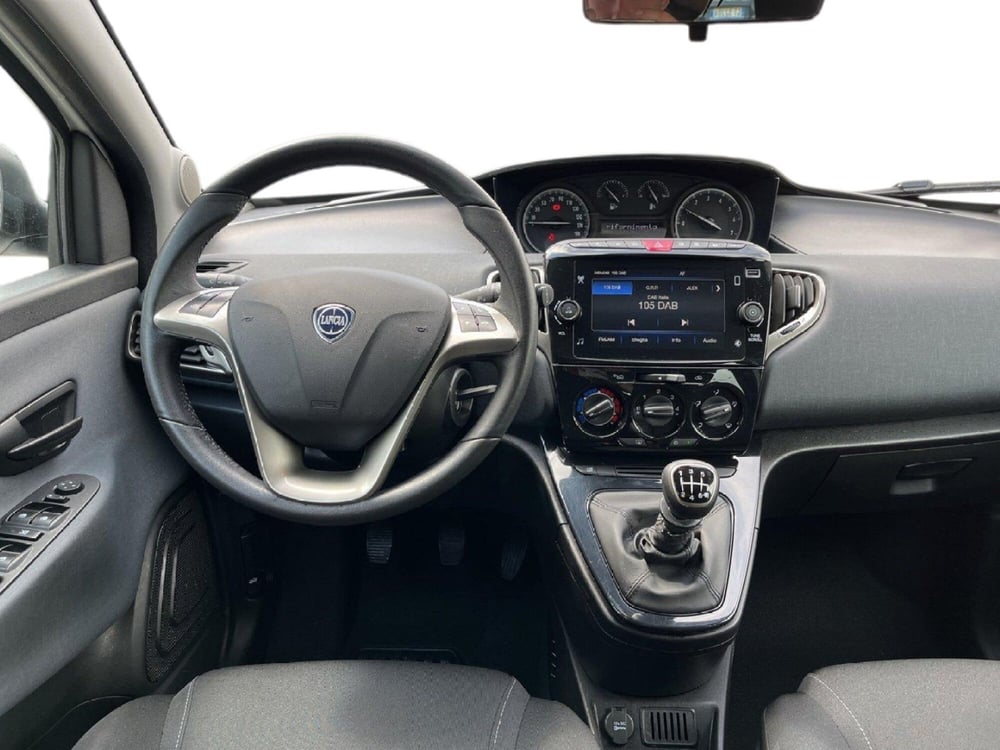 Lancia Ypsilon usata a Torino (11)