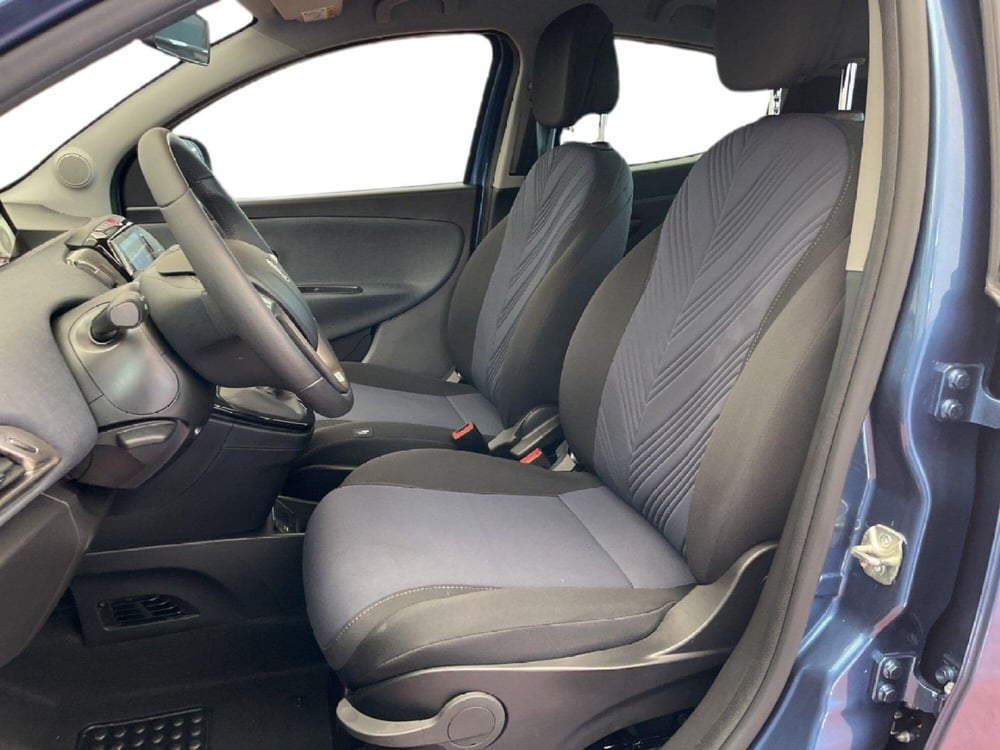 Lancia Ypsilon usata a Torino (10)