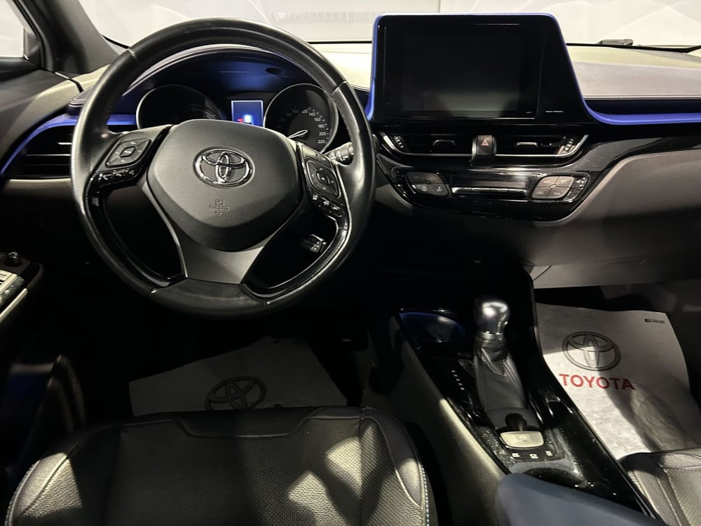 Toyota Toyota C-HR usata a Milano (9)