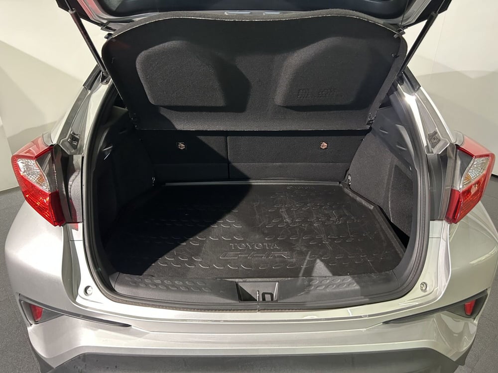 Toyota Toyota C-HR usata a Milano (11)