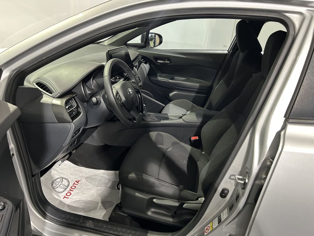 Toyota Toyota C-HR usata a Milano (12)