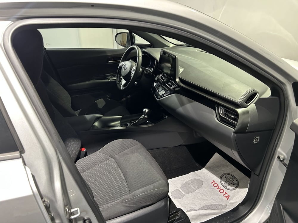 Toyota Toyota C-HR usata a Milano (6)