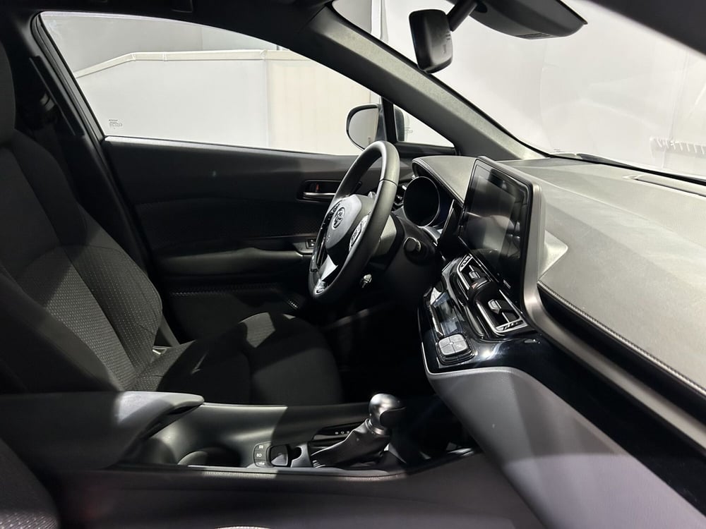 Toyota Toyota C-HR usata a Milano (7)