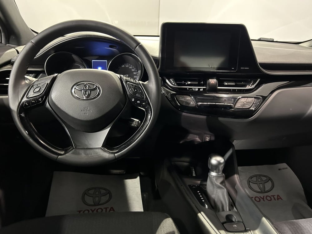 Toyota Toyota C-HR usata a Milano (9)