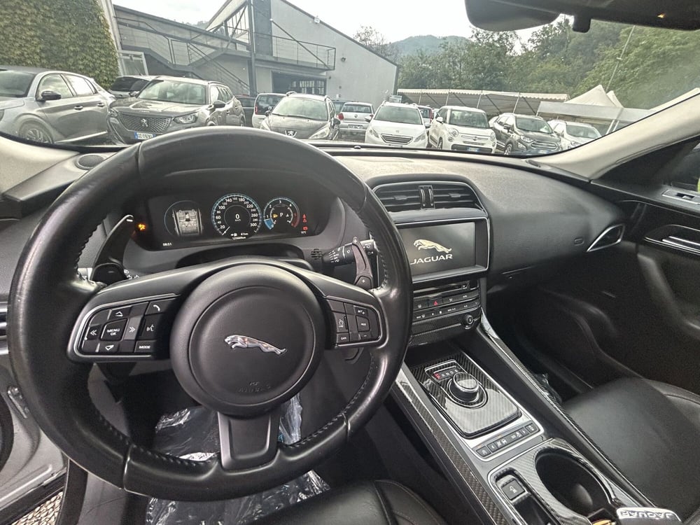Jaguar F-Pace usata a La Spezia (11)