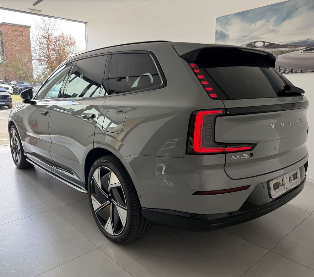 Volvo EX90 usata a Parma (3)