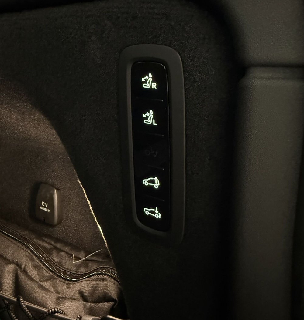 Volvo EX90 usata a Parma (6)