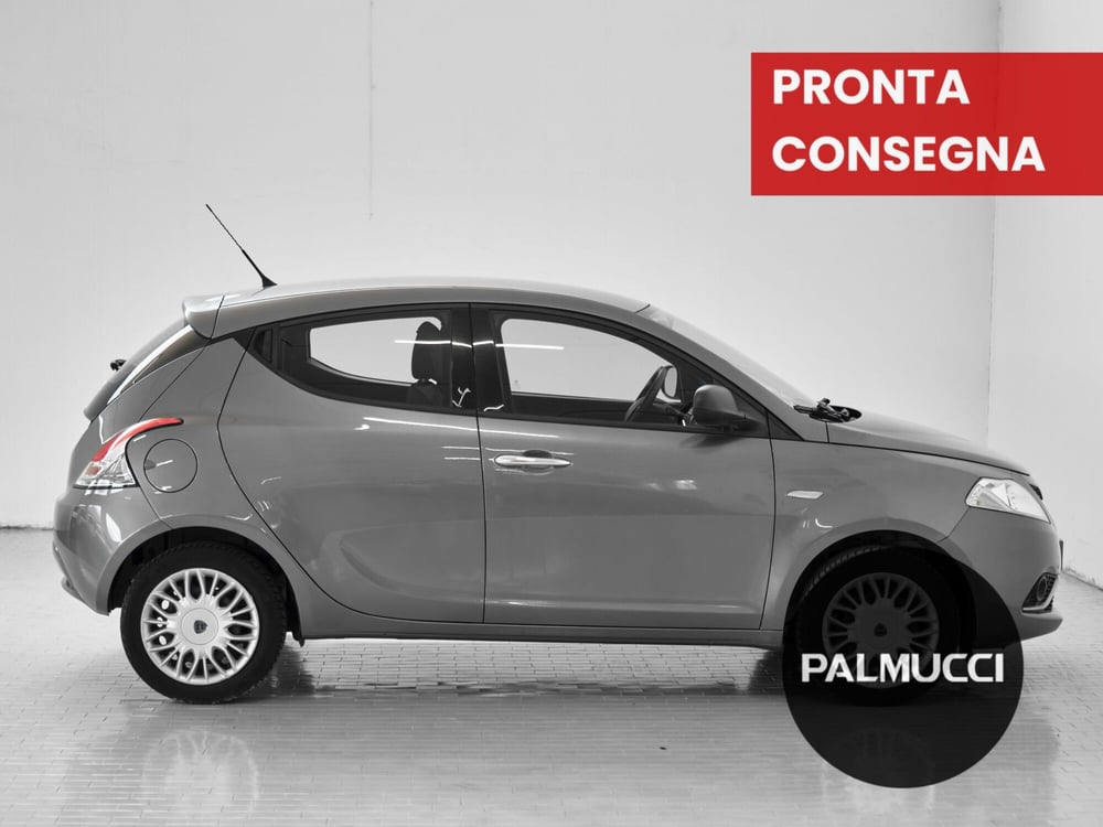Lancia Ypsilon usata a Prato (4)