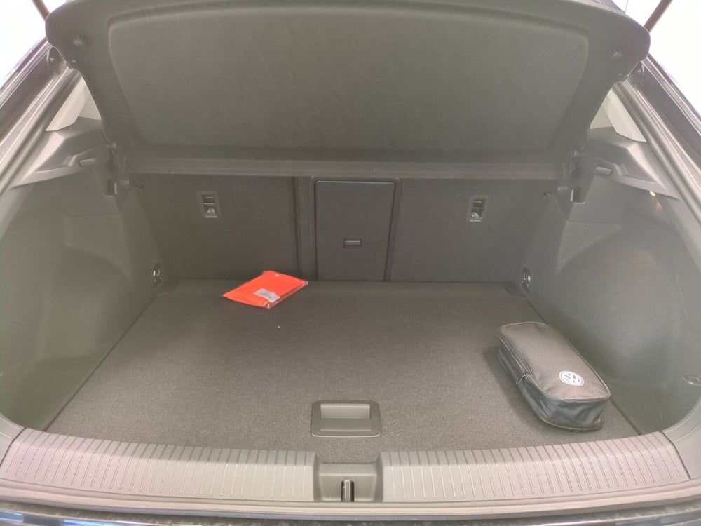 Volkswagen T-Roc nuova a Avellino (8)