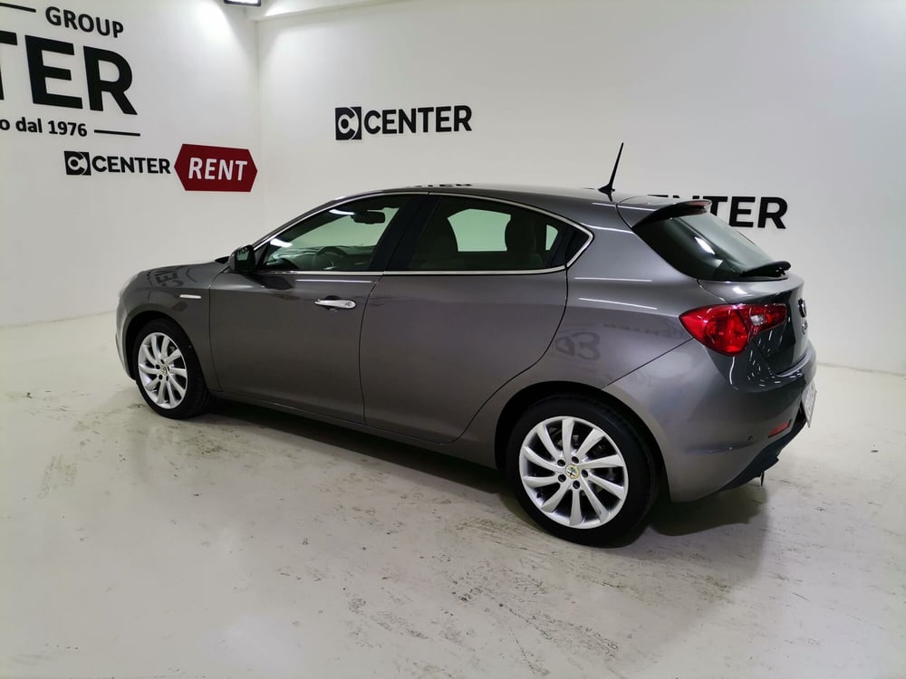 Alfa Romeo Giulietta usata a Salerno (4)