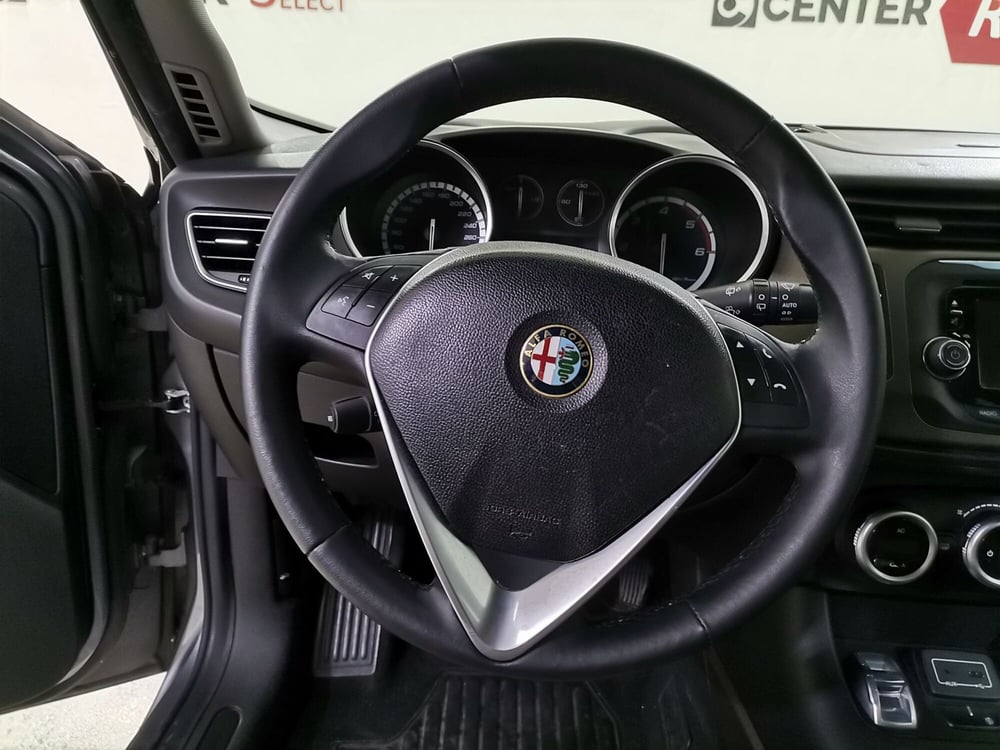 Alfa Romeo Giulietta usata a Salerno (8)