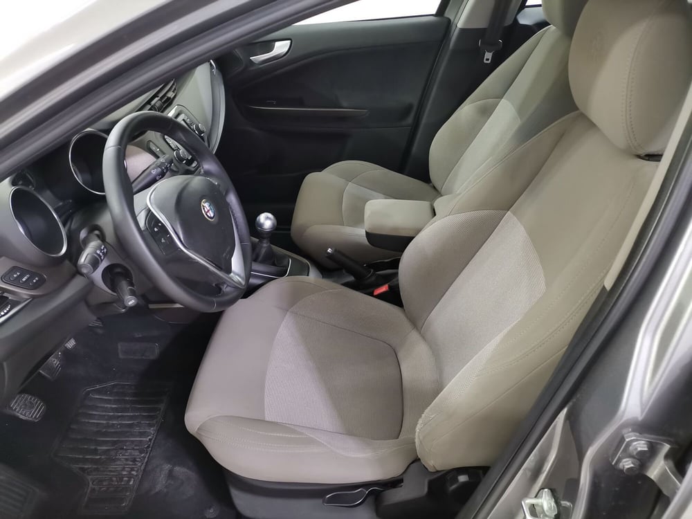 Alfa Romeo Giulietta usata a Salerno (9)