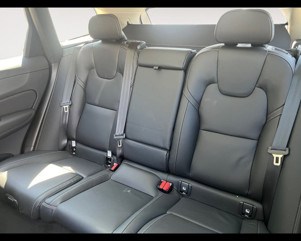 Volvo XC60 nuova a Ravenna (15)