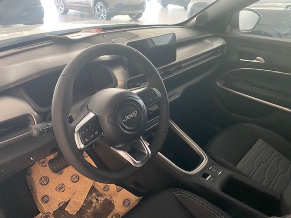 Jeep Avenger nuova a Benevento (15)