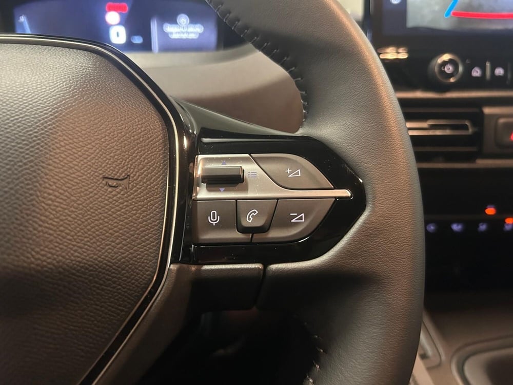 Peugeot Rifter nuova a Salerno (18)
