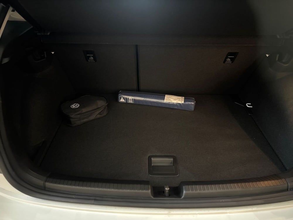 Volkswagen Polo nuova a Prato (8)